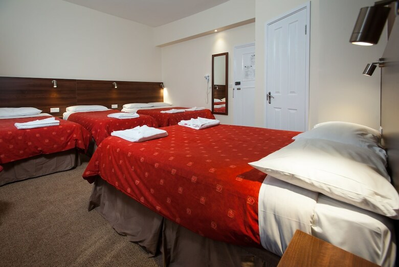 Hotel Marble Arch Inn