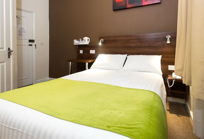 Hotel Marble Arch Inn