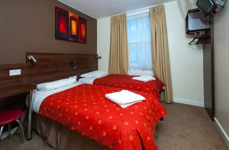 Hotel Marble Arch Inn