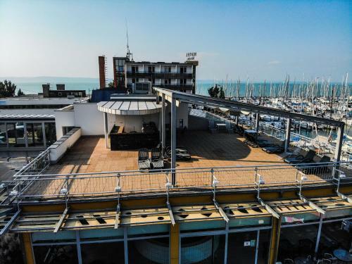 Hotel Yacht Wellness & Business