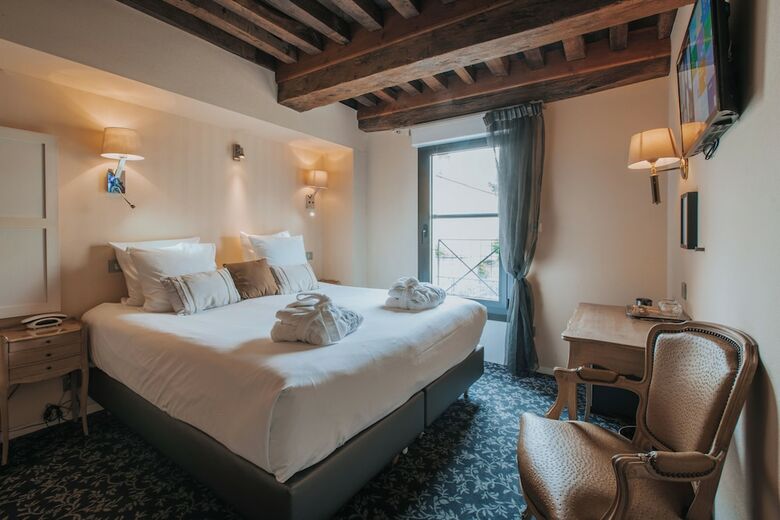 Henry II Hotel