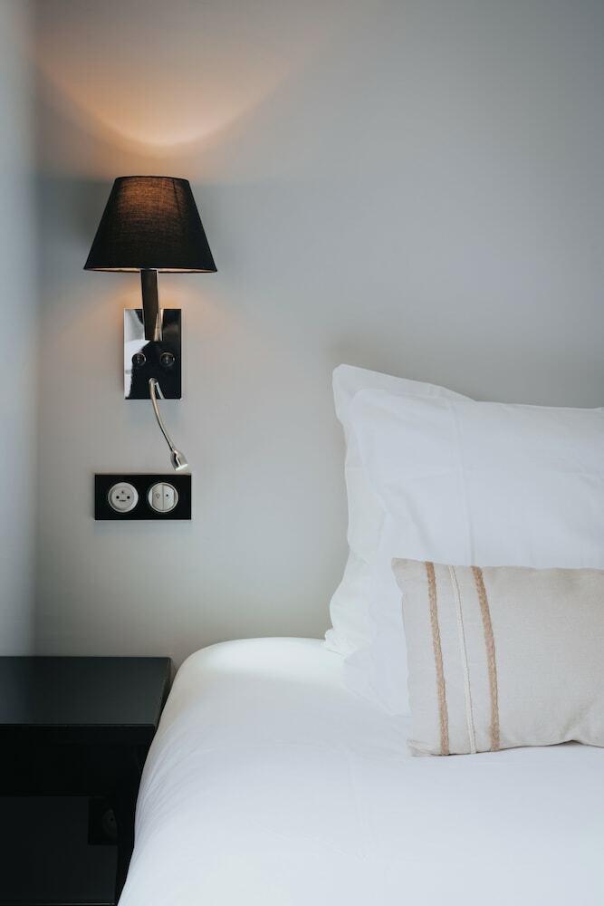 Henry II Hotel