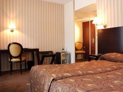 Henry II Hotel