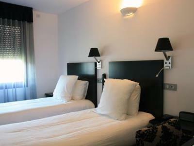 Henry II Hotel