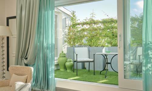 Hotel Le Burgundy Paris