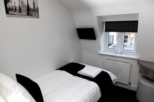 Hotel The Omega