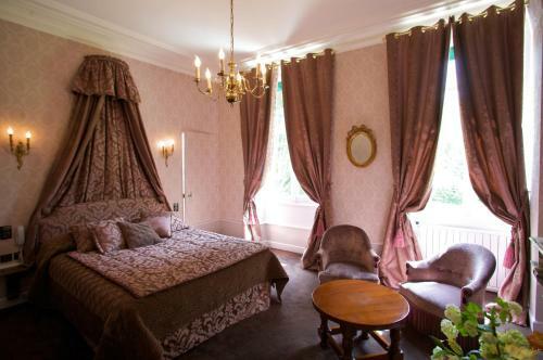 Hotel Chateau De Challanges