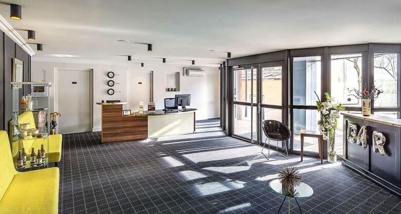 Atrium Hotel