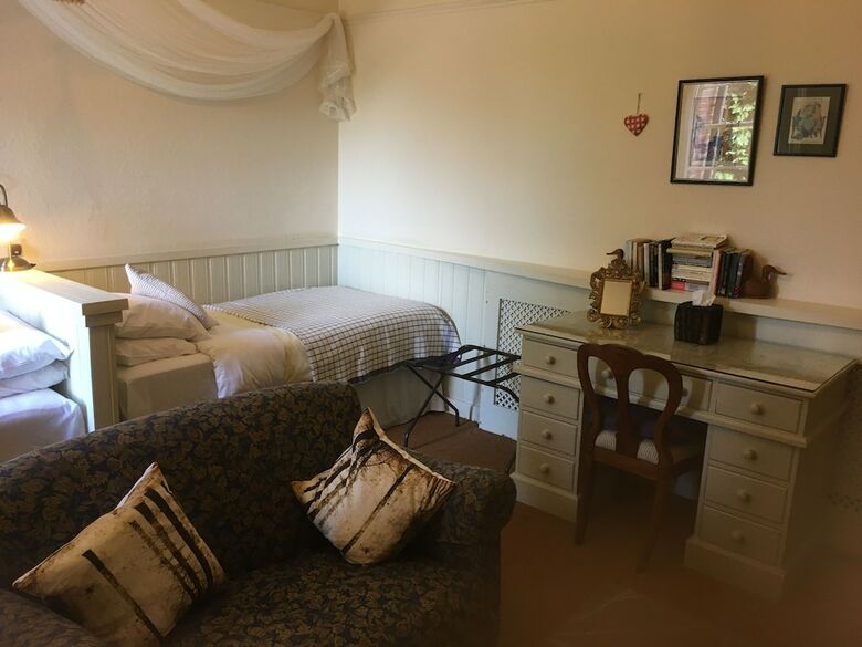 Hostal Cornerstones Guest House