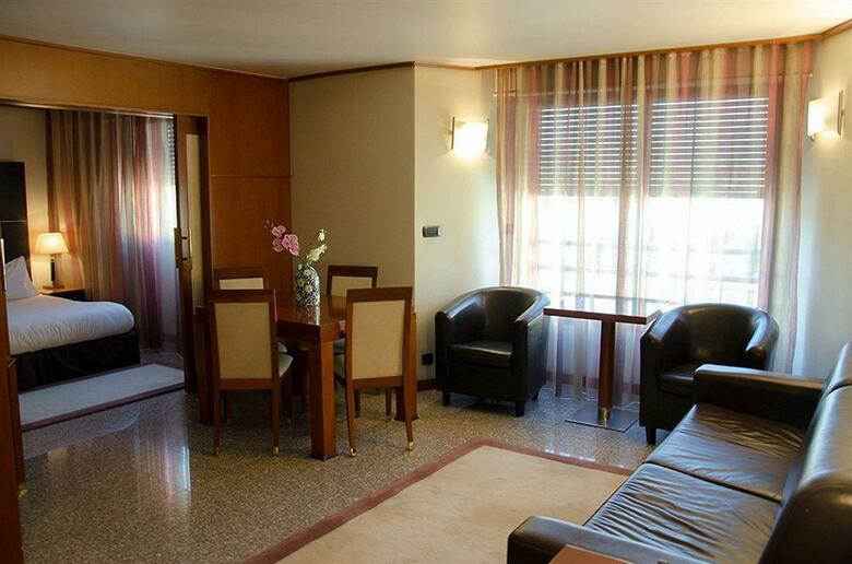 Hotel Goldstar Resort & Suites