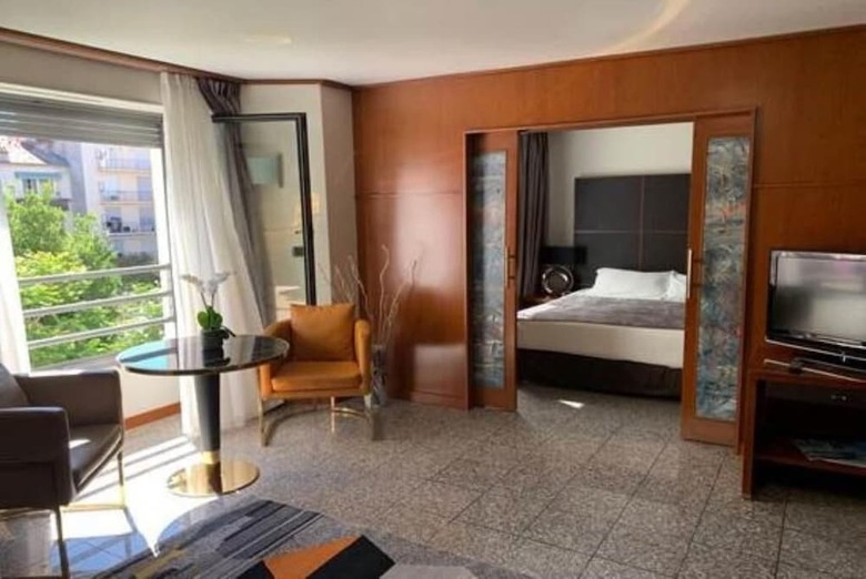 Hotel Goldstar Resort & Suites