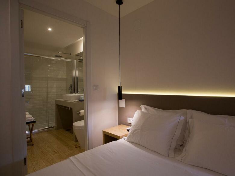 Hostal The 8 - Downtown Suites