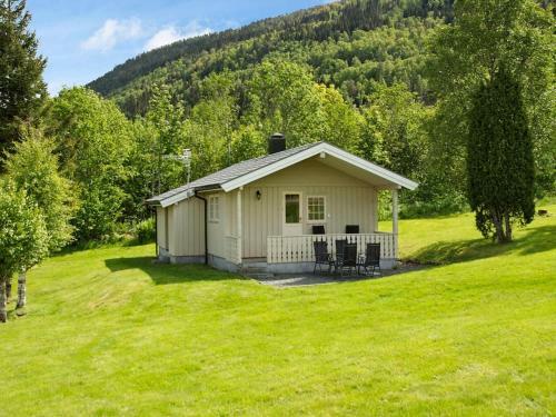 Two-bedroom Holiday Home In Utvik 2
