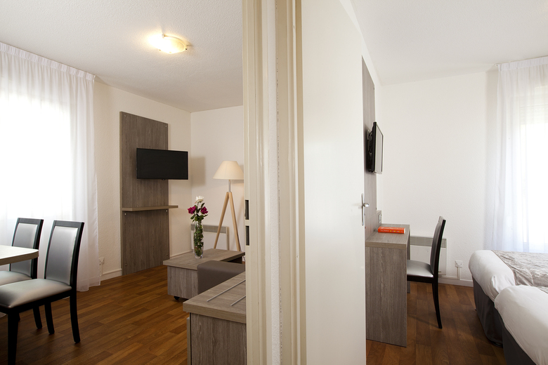 Hotel Apt Sejours Et Affaires Reims Residence Clair