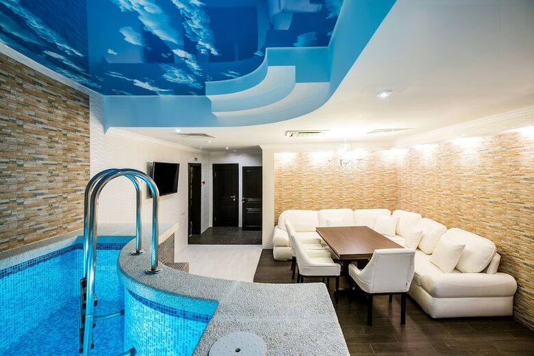 Carat Hotel