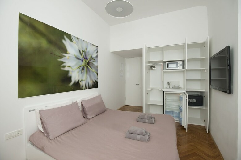 Hostal Galeria River