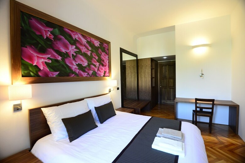 Hostal Galeria River