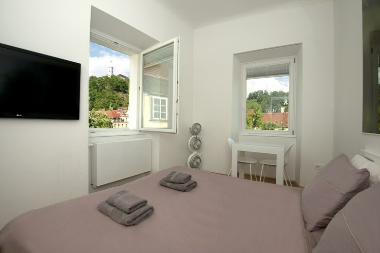 Hostal Galeria River