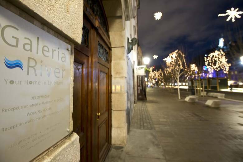 Hostal Galeria River