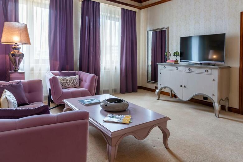 Carol Parc Hotel