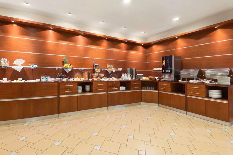 Hotel Ramada Airport