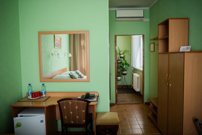 Oktyabrskaya Hotel