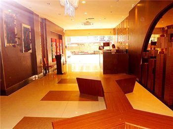 V8 Hotel XI Lang Branch