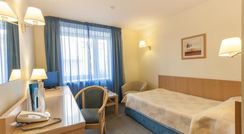 Grand Avenue Hotel