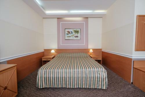 Hotel Rings