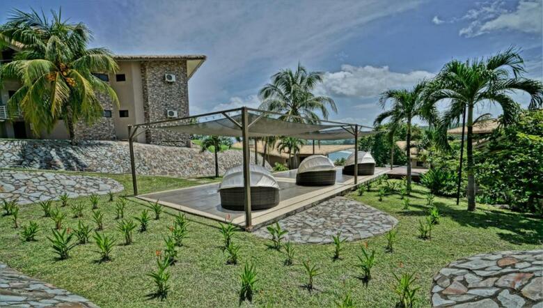 Hotel Nammb� Beach Front Bungalows
