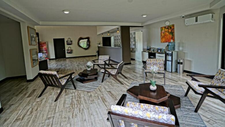 Hotel Nammb� Beach Front Bungalows