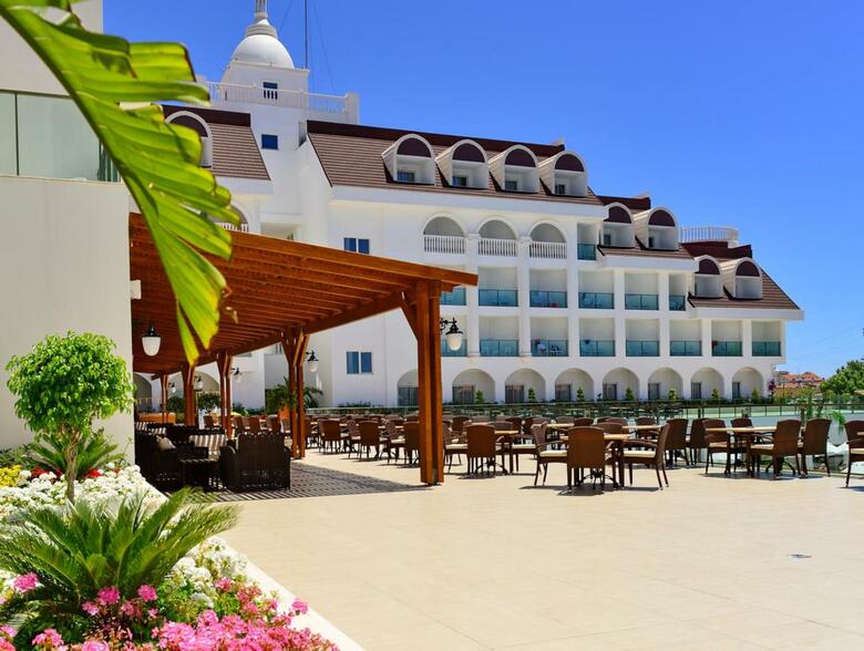 Hotel Side Crown Serenity