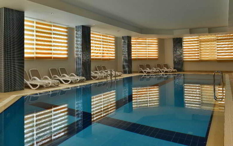 Hotel Side Crown Serenity