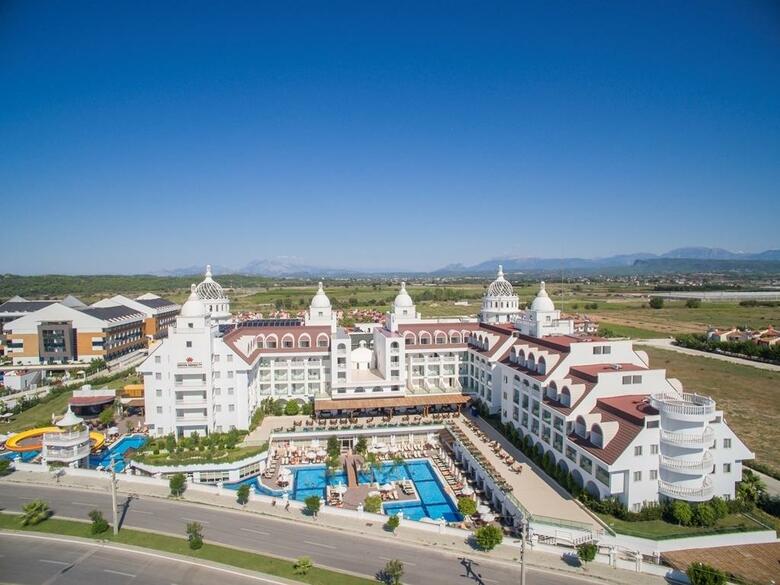 Hotel Side Crown Serenity