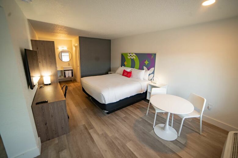 Motel Travelodge Inn & Suites