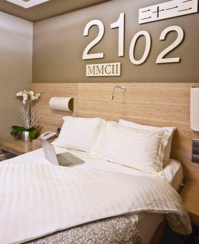 The Peak Hotel