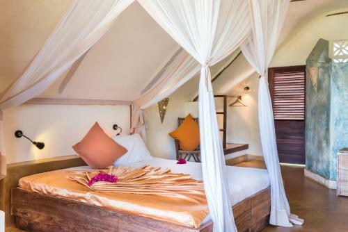Hotel Sunshine Marine Lodge