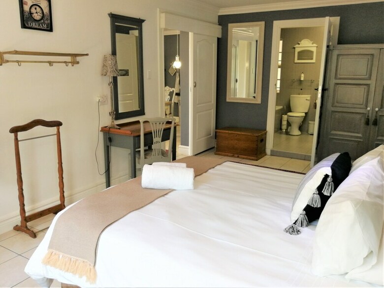 Hostal At 98 On Lynburn Guest House