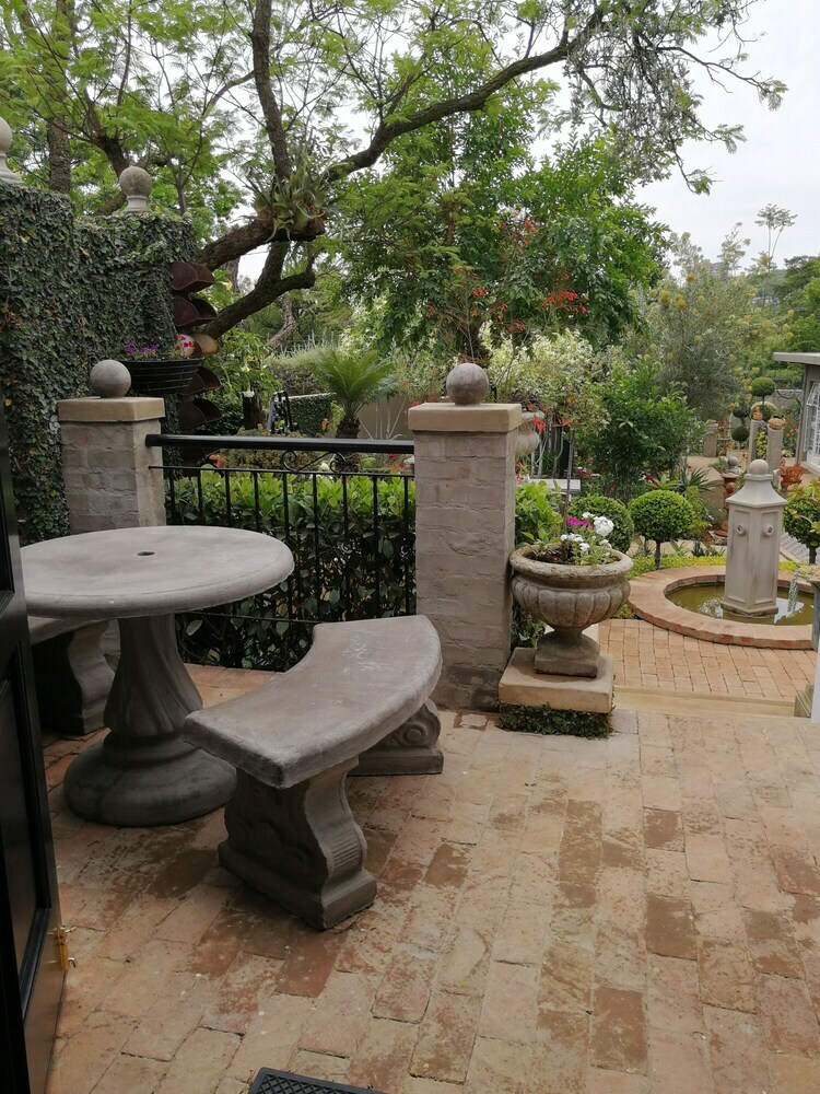 Hostal At 98 On Lynburn Guest House
