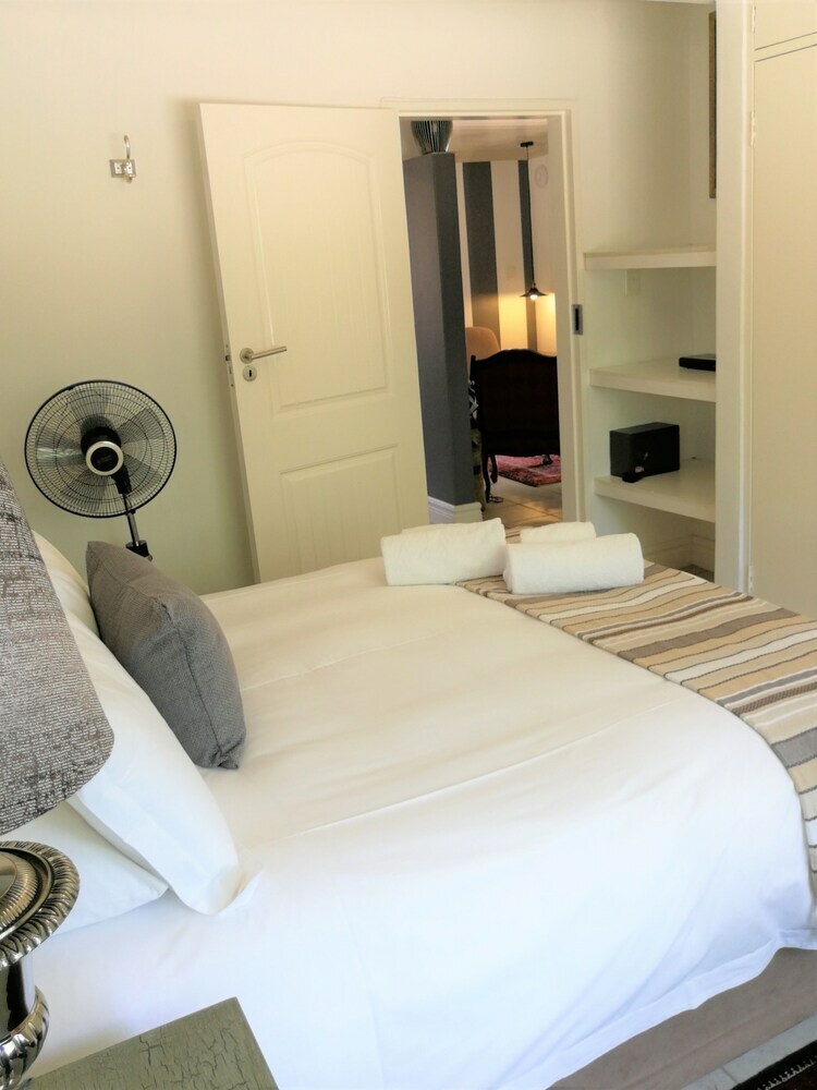 Hostal At 98 On Lynburn Guest House