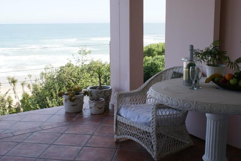 Hostal The Pink Lodge On The Beach