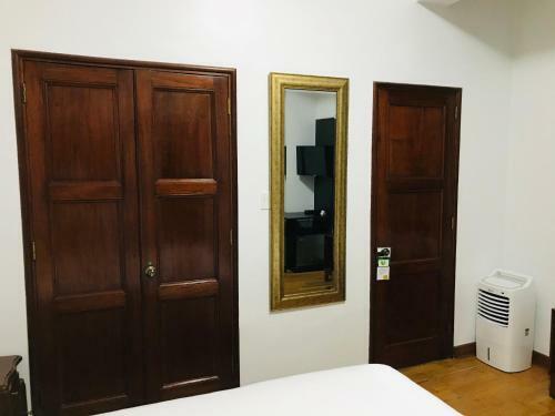 Hostal Larq�a Park Rooms