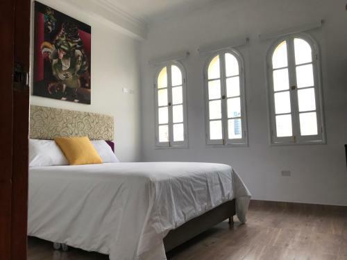 Hostal Larq�a Park Rooms