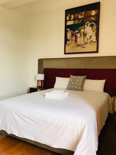Hostal Larq�a Park Rooms