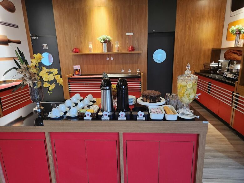 Hotel Ibis Jata�