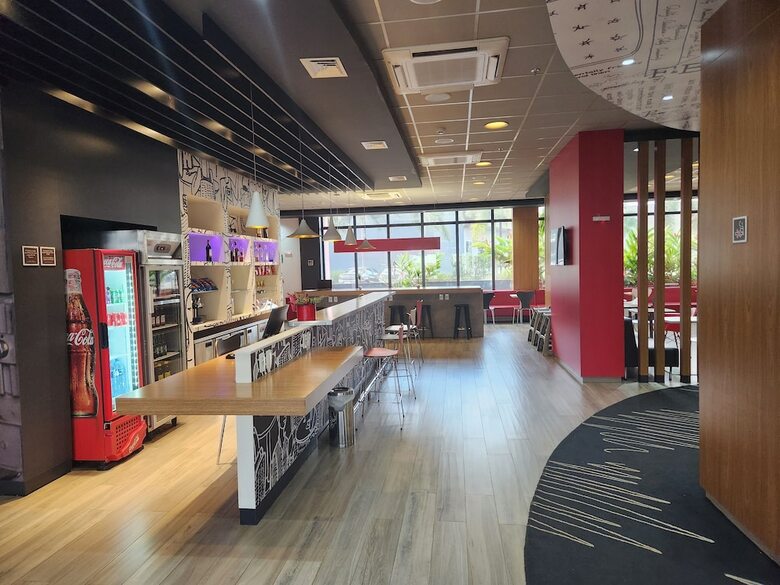 Hotel Ibis Jata�