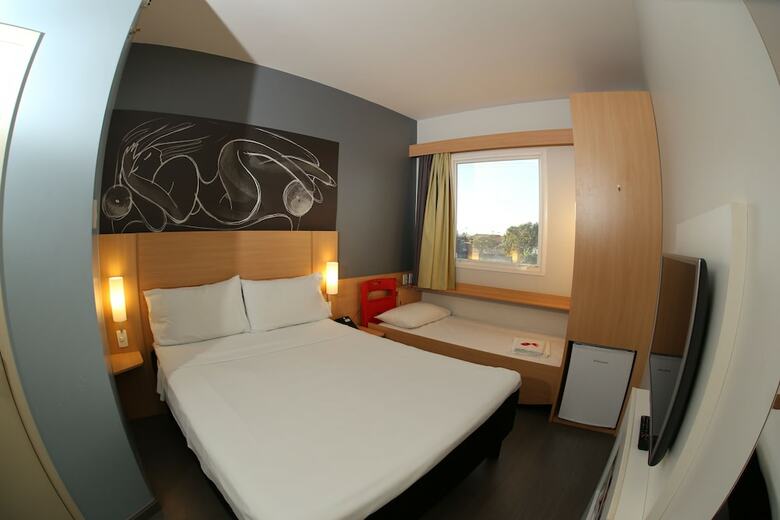 Hotel Ibis Jata�