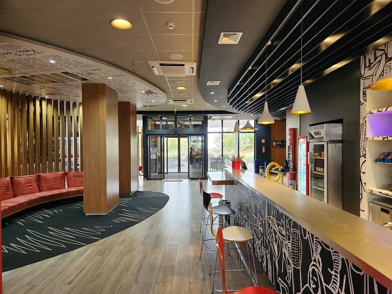 Hotel Ibis Jata�