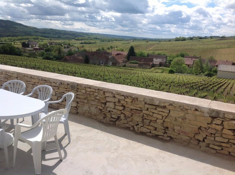 Au Pied Des Vignes