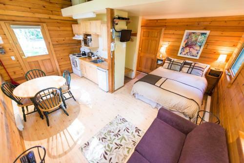 Lodge Across The Creek Cabins